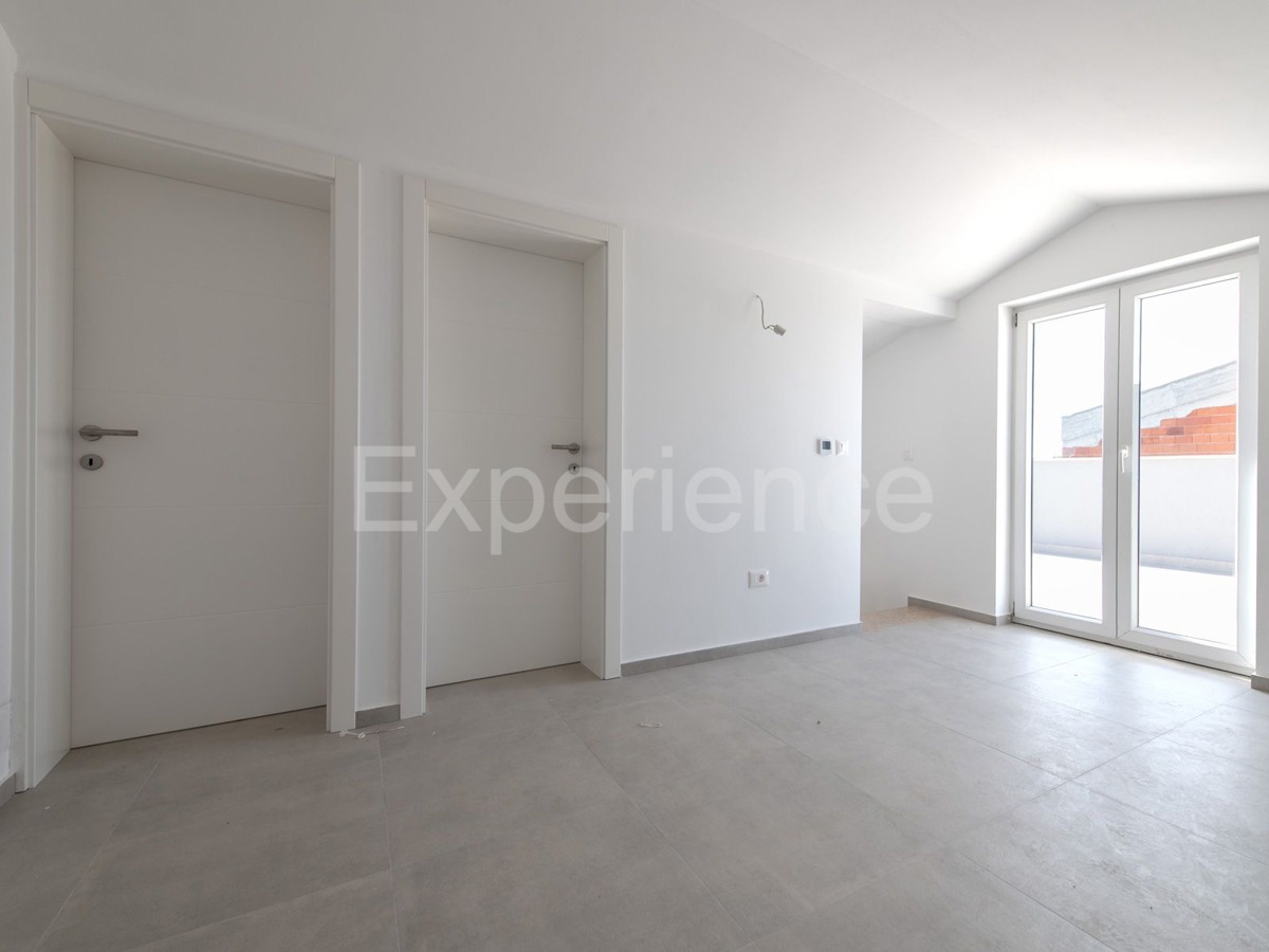 ISTRIA, vicino a Parenzo - appartamento con 3 camere da letto, VISTA MARE!