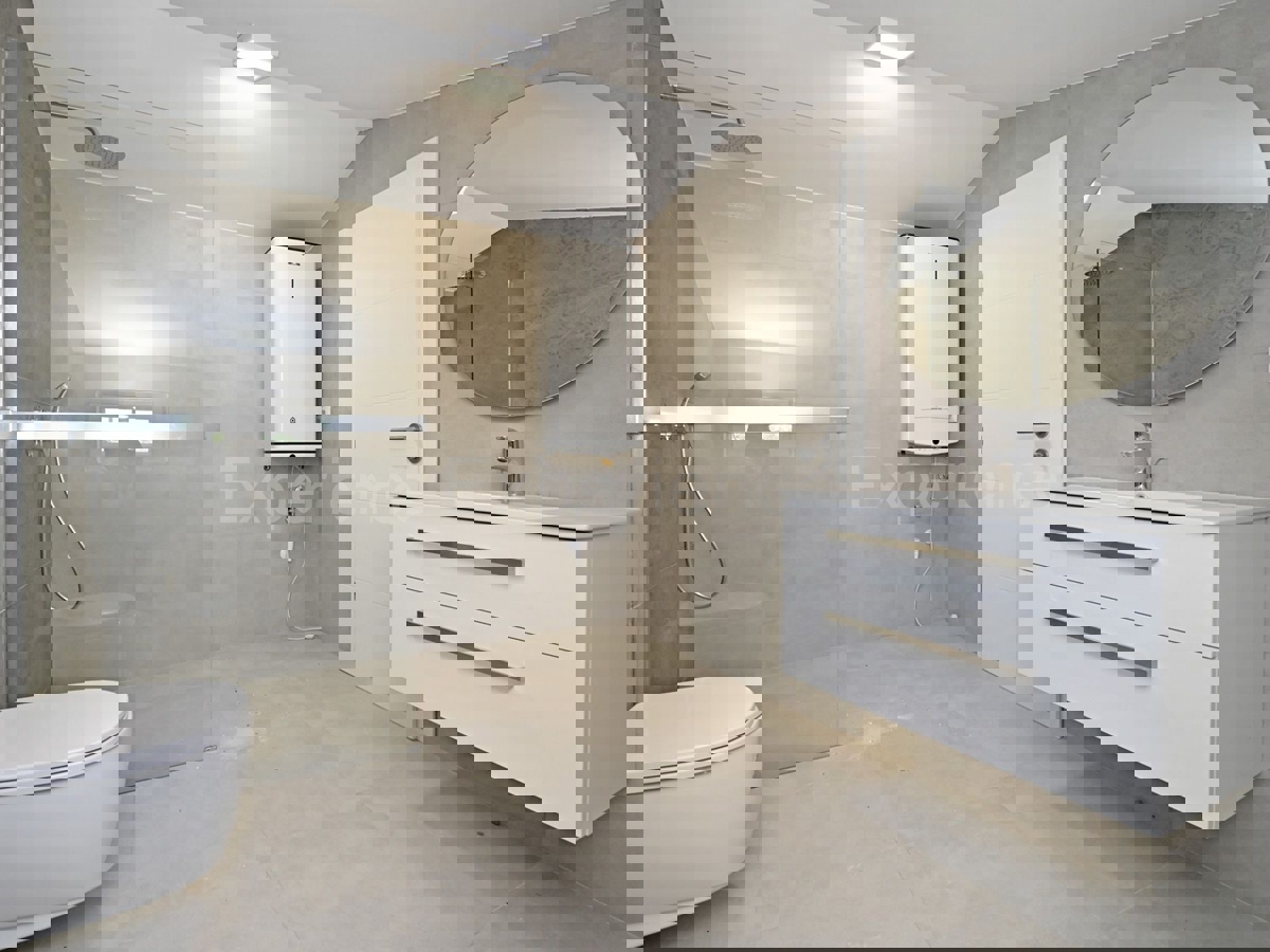 ISTRIA, vicino a Parenzo - appartamento con 3 camere da letto, VISTA MARE!