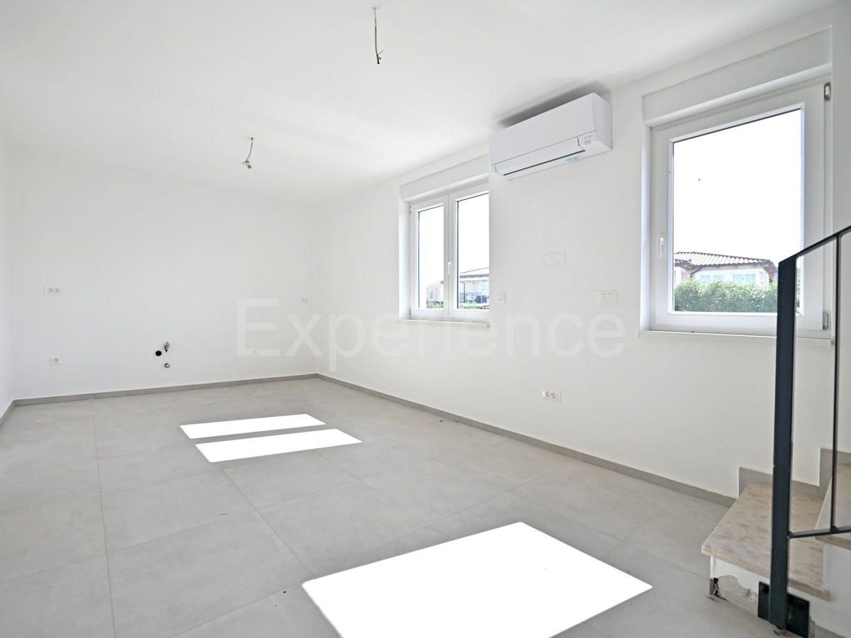 ISTRIA, vicino a Parenzo - appartamento con 3 camere da letto, VISTA MARE!