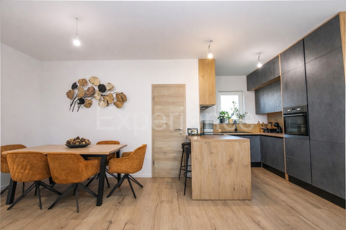 OFFERTA SPECIALE! Nelle vicinanze di Parenzo – casa bifamiliare di nuova costruzione con 3 camere da letto!