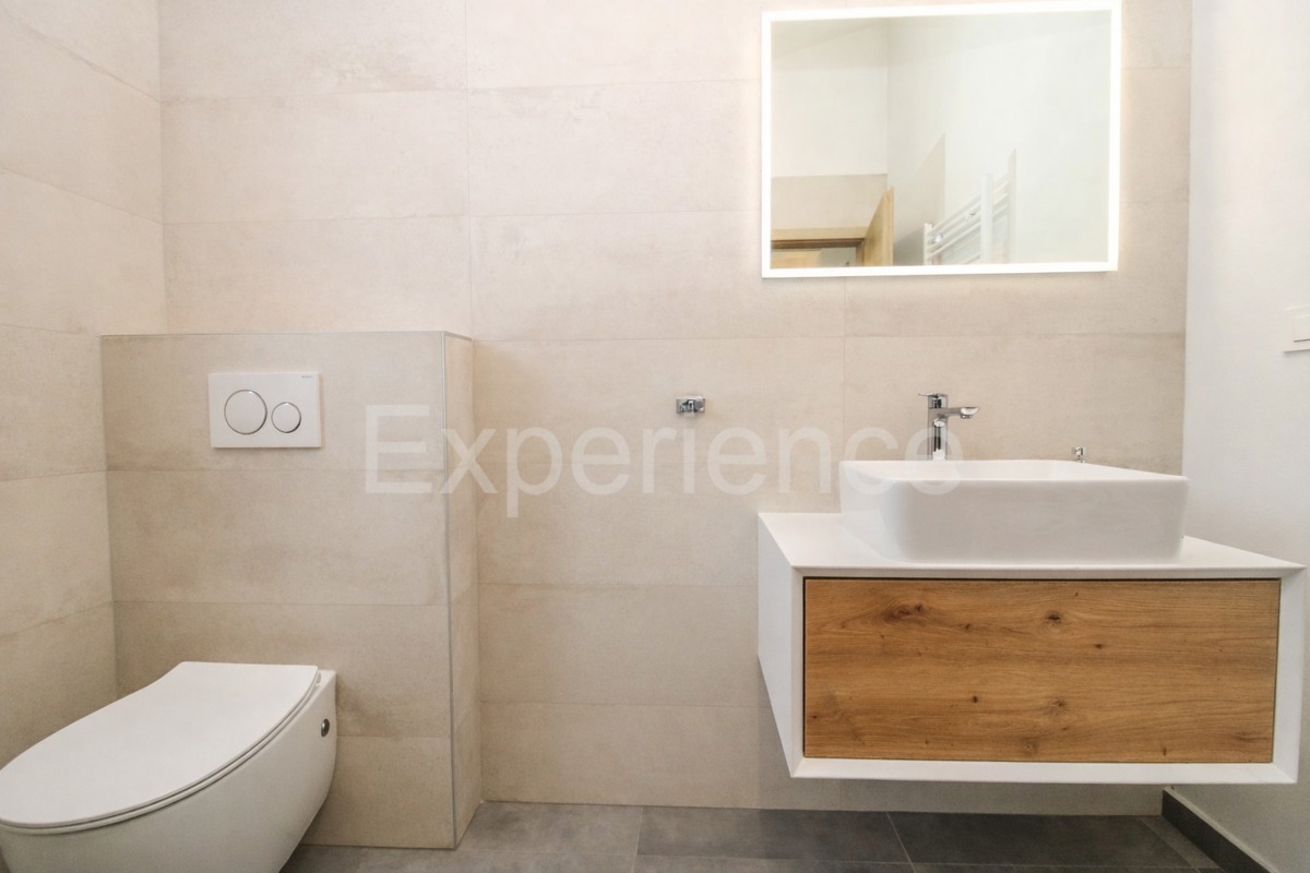 OFFERTA SPECIALE! Nelle vicinanze di Parenzo – casa bifamiliare di nuova costruzione con 3 camere da letto!