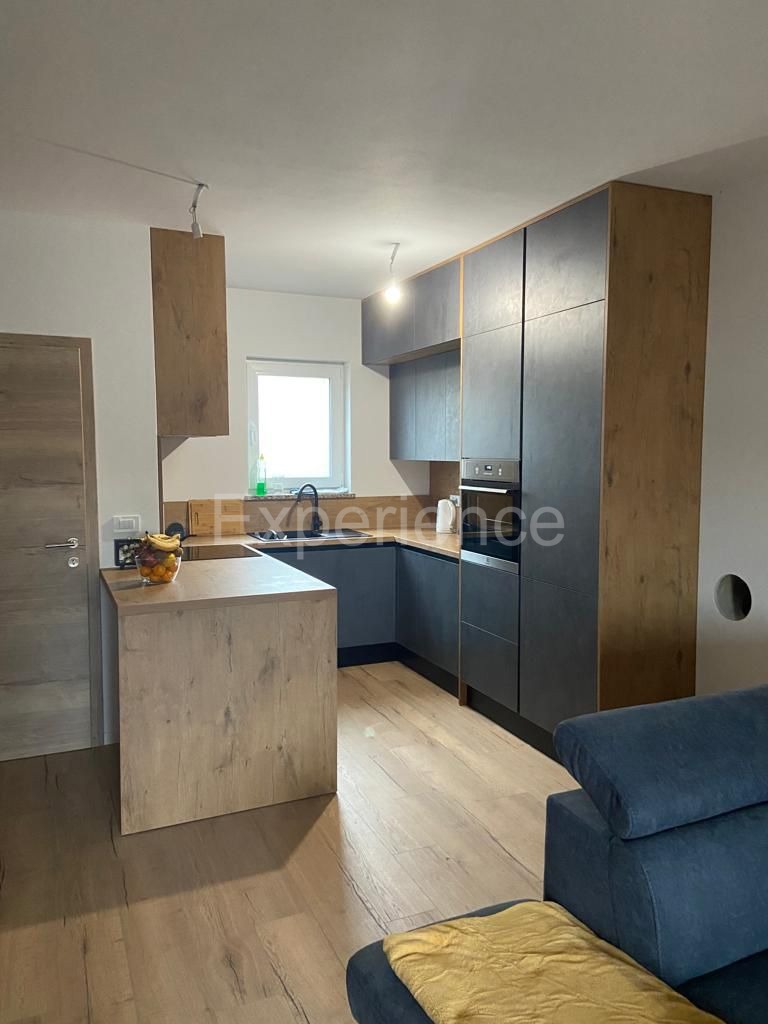 OFFERTA SPECIALE! Nelle vicinanze di Parenzo – casa bifamiliare di nuova costruzione con 3 camere da letto!