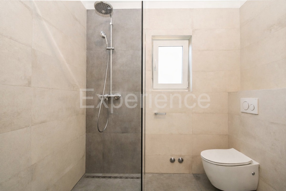 OFFERTA SPECIALE! Nelle vicinanze di Parenzo – casa bifamiliare di nuova costruzione con 3 camere da letto!