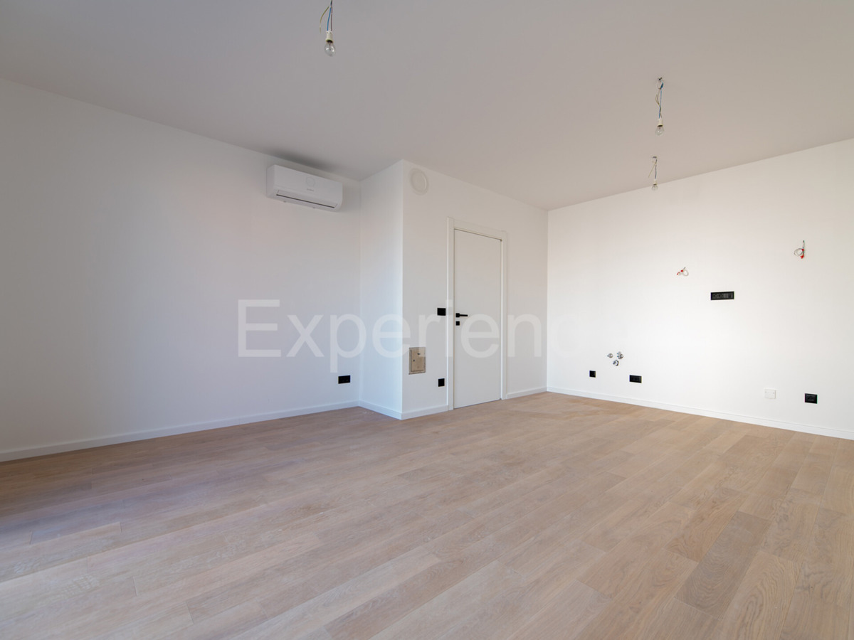 ISTRIA, Umago - appartamento con spazioso balcone (10 m²), 1. piano, ASCENSORE