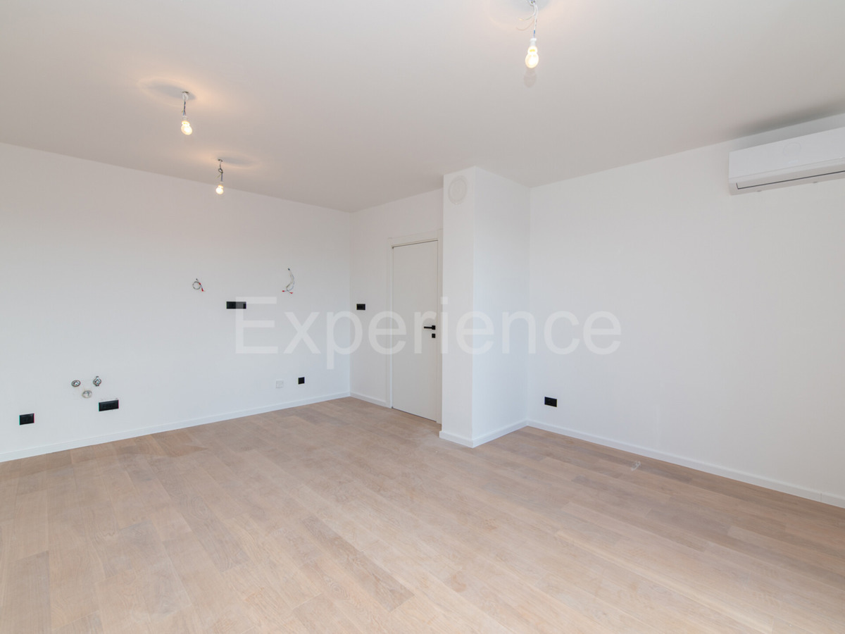 ISTRIA, Umago - appartamento con spazioso balcone (10 m²), 1. piano, ASCENSORE