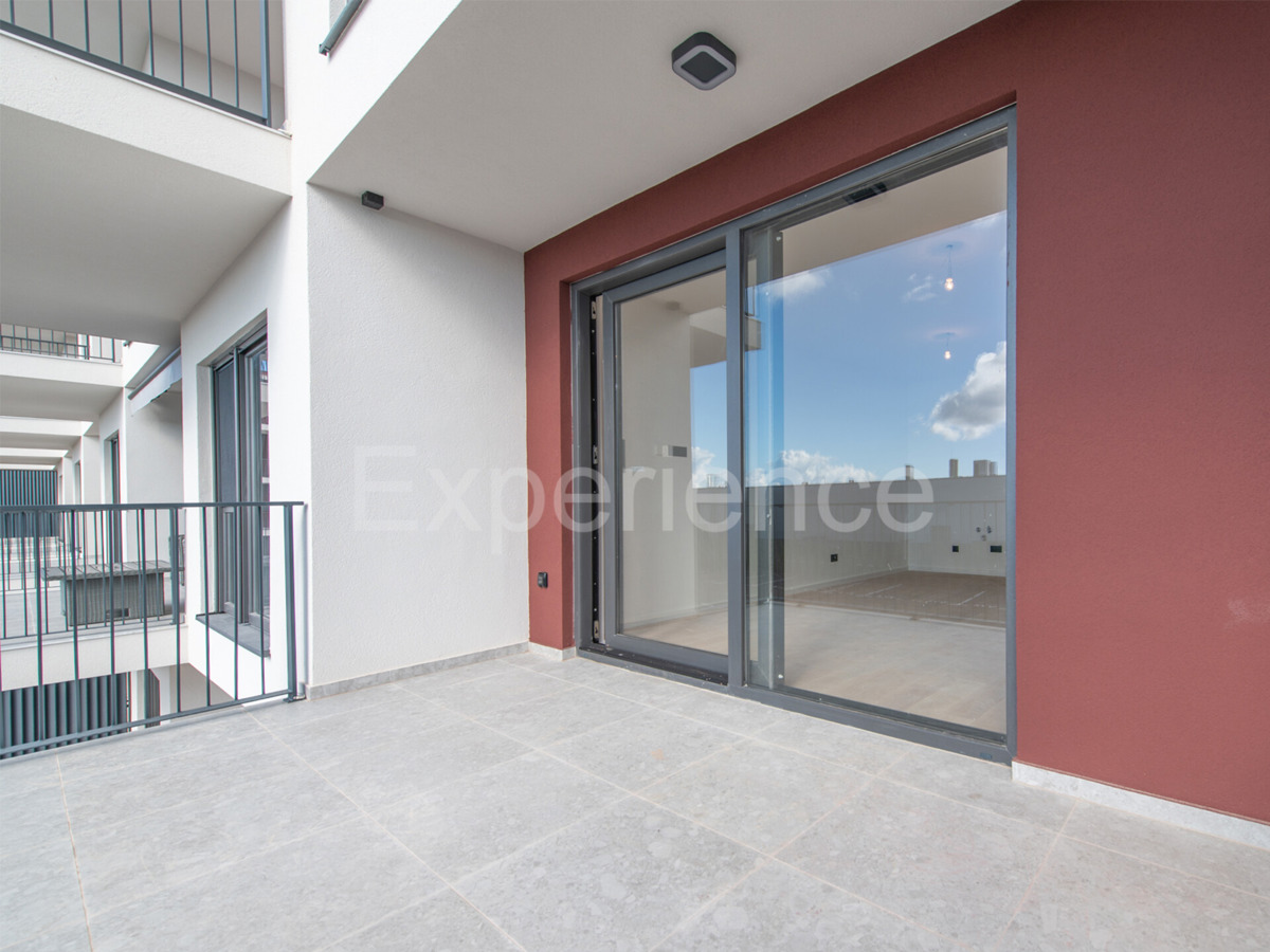 ISTRIA, Umago - appartamento con spazioso balcone (10 m²), 1. piano, ASCENSORE