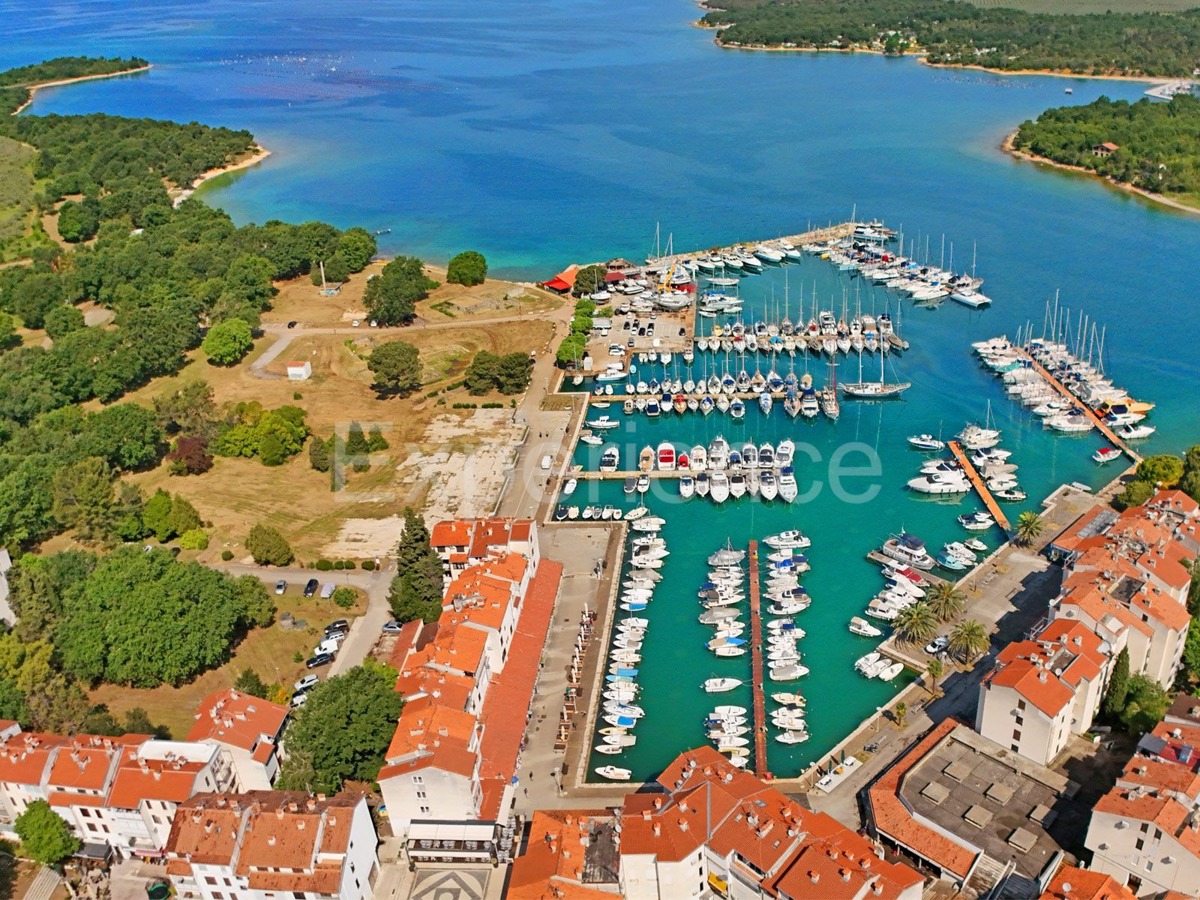 Červar Porat, locale 212 m² affittato 7 anni, posizione centrale