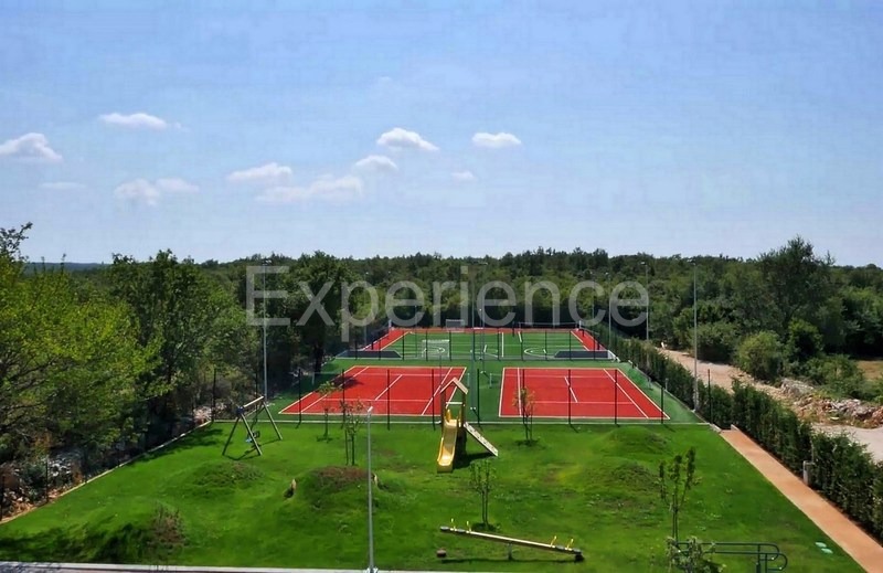 Villa di lusso vicino Sv. Lovreč, vista mare, campi da tennis