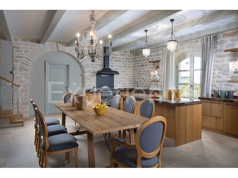 Villa di lusso vicino Sv. Lovreč, vista mare, campi da tennis