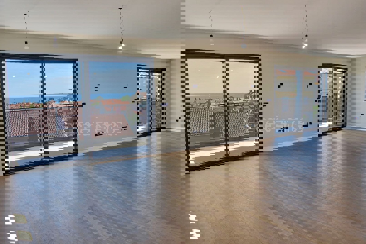 Parenzo, attico esclusivo vista mare con terrazza sul tetto