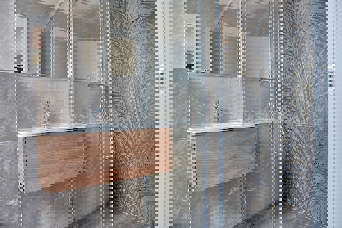 Parenzo, attico esclusivo vista mare con terrazza sul tetto