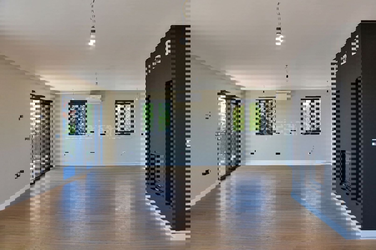 Parenzo, attico esclusivo vista mare con terrazza sul tetto