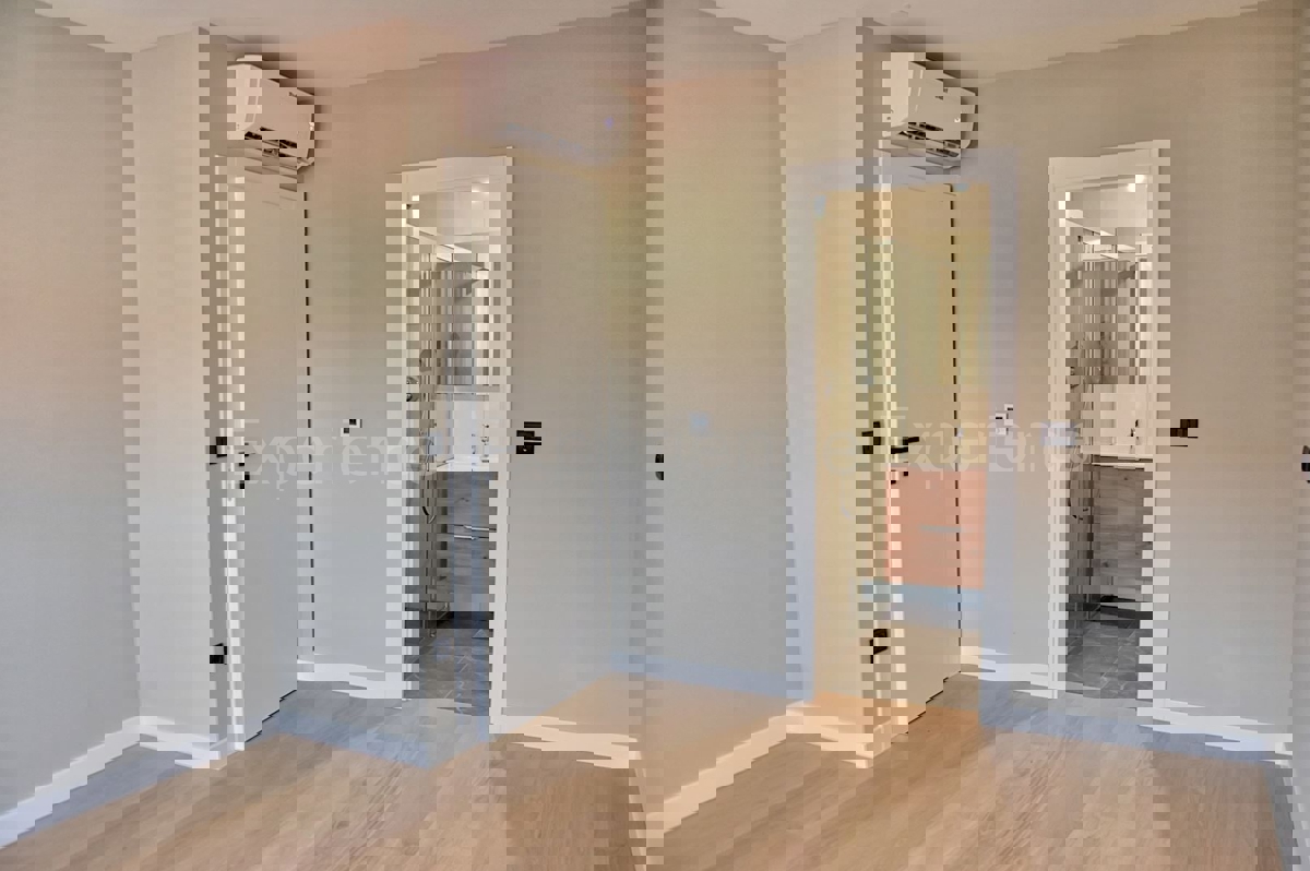 Parenzo, attico esclusivo vista mare con terrazza sul tetto