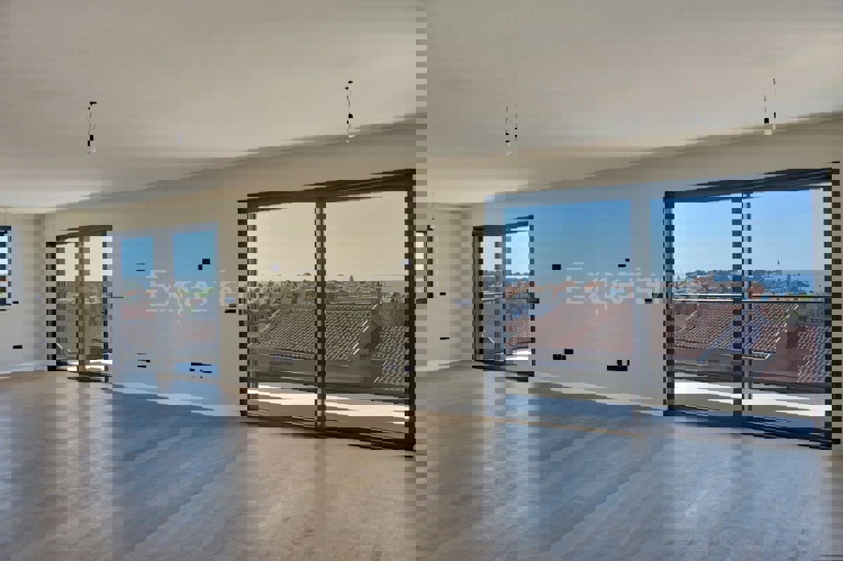 Parenzo, attico esclusivo vista mare con terrazza sul tetto