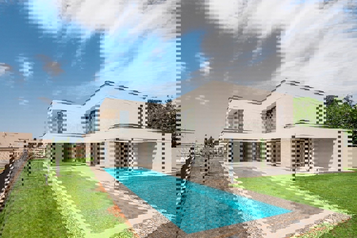 Parenzo, villa moderna con vista, piscina, sauna e cucina estiva