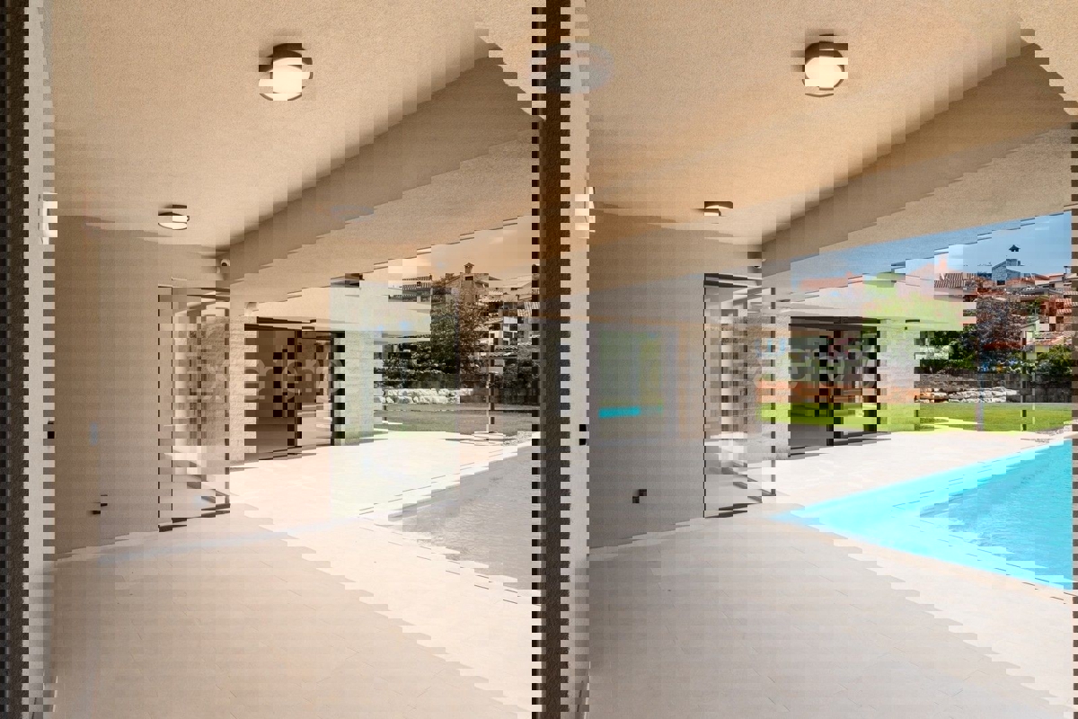 Parenzo, villa moderna con vista, piscina, sauna e cucina estiva