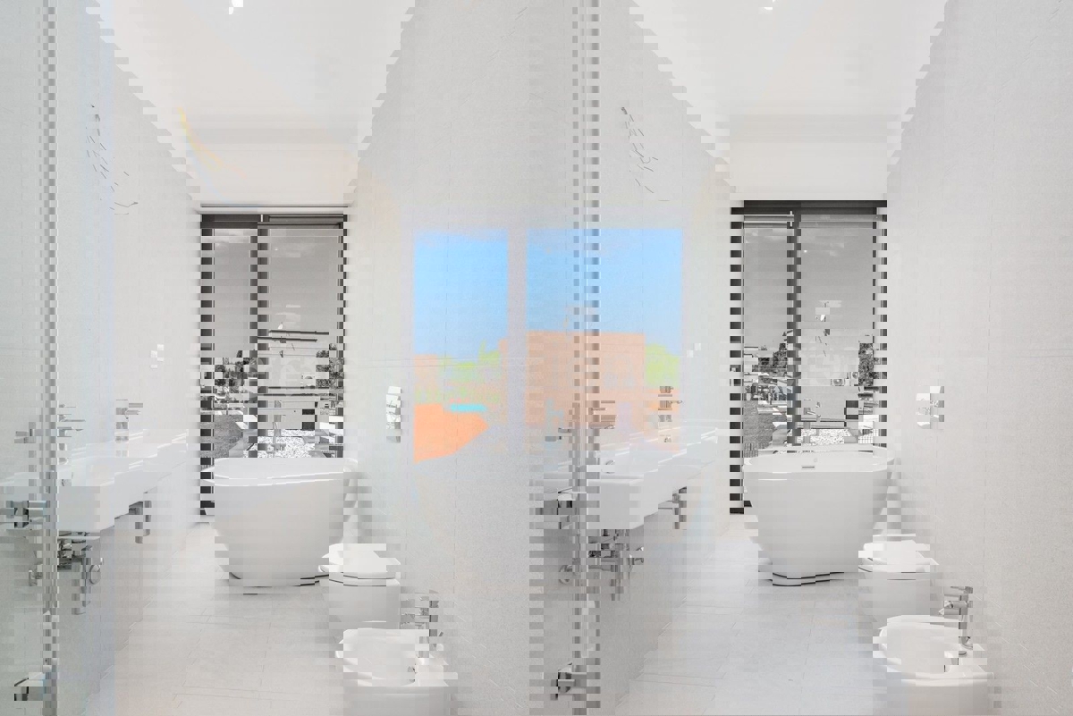 Parenzo, villa moderna con vista, piscina, sauna e cucina estiva