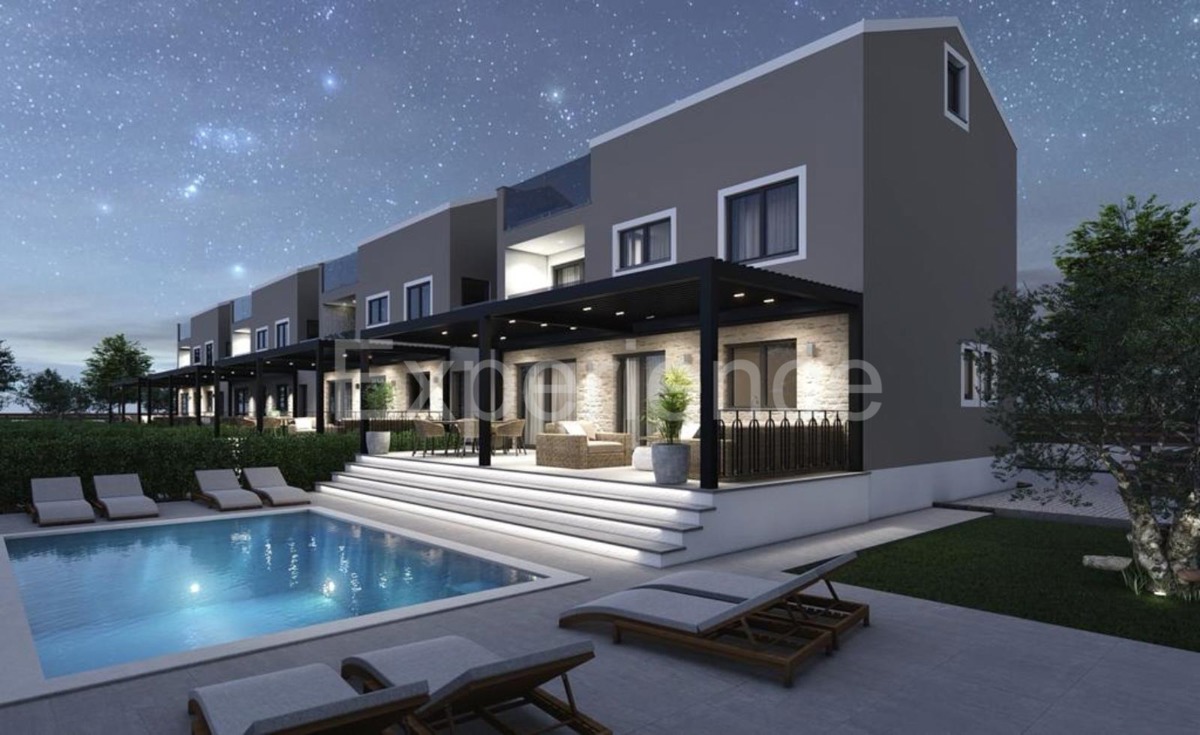 Parenzo - casa a schiera con piscina e terrazza, 4 camere da letto