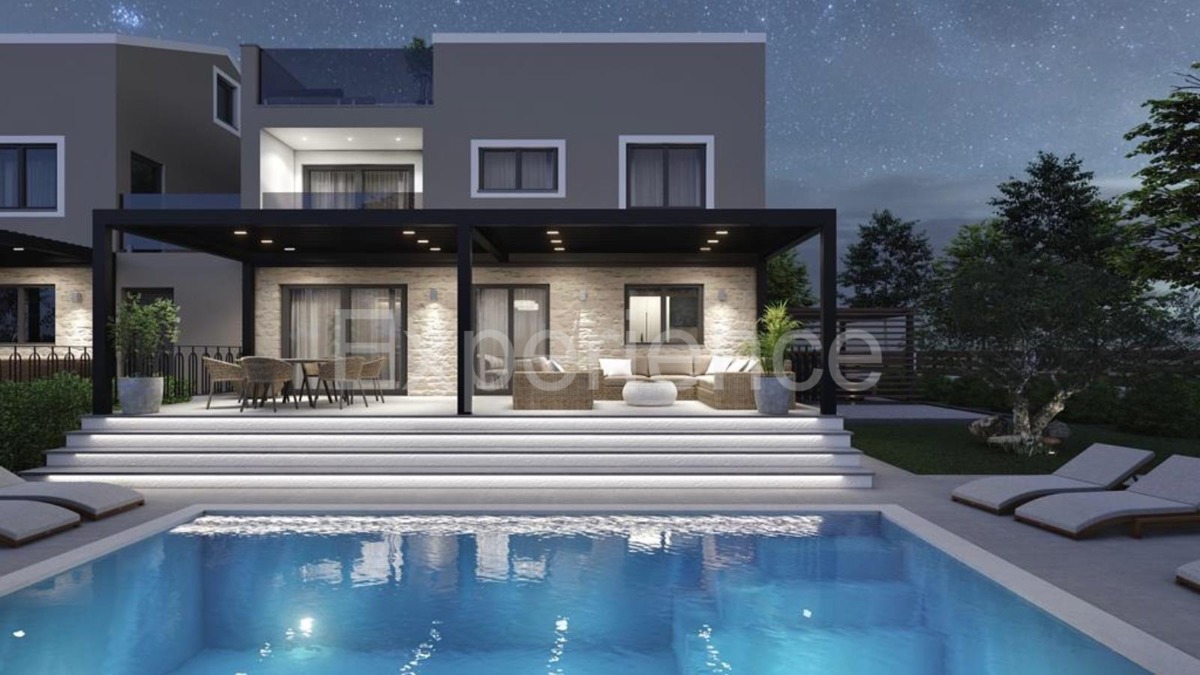 Parenzo - casa a schiera con piscina e terrazza, 4 camere da letto