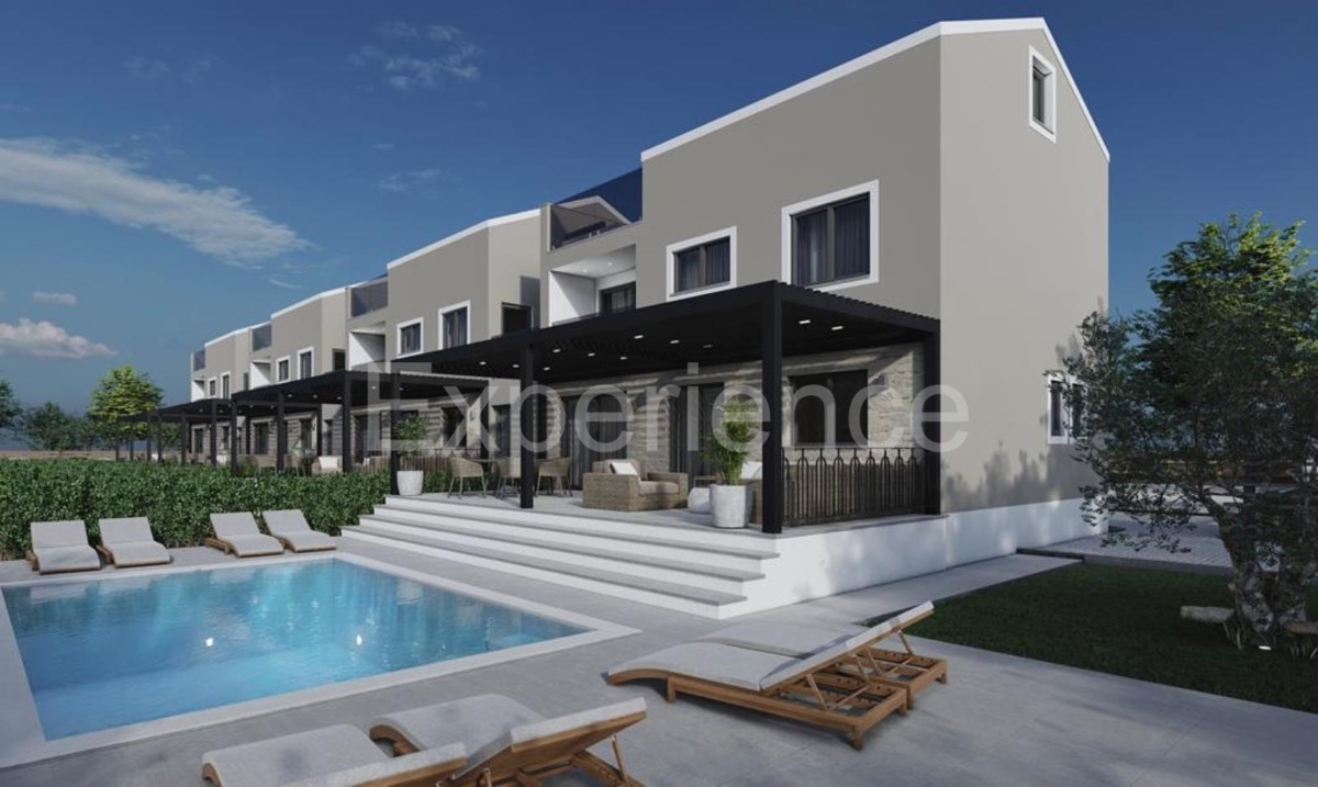 Parenzo - casa a schiera con piscina e terrazza, 4 camere da letto