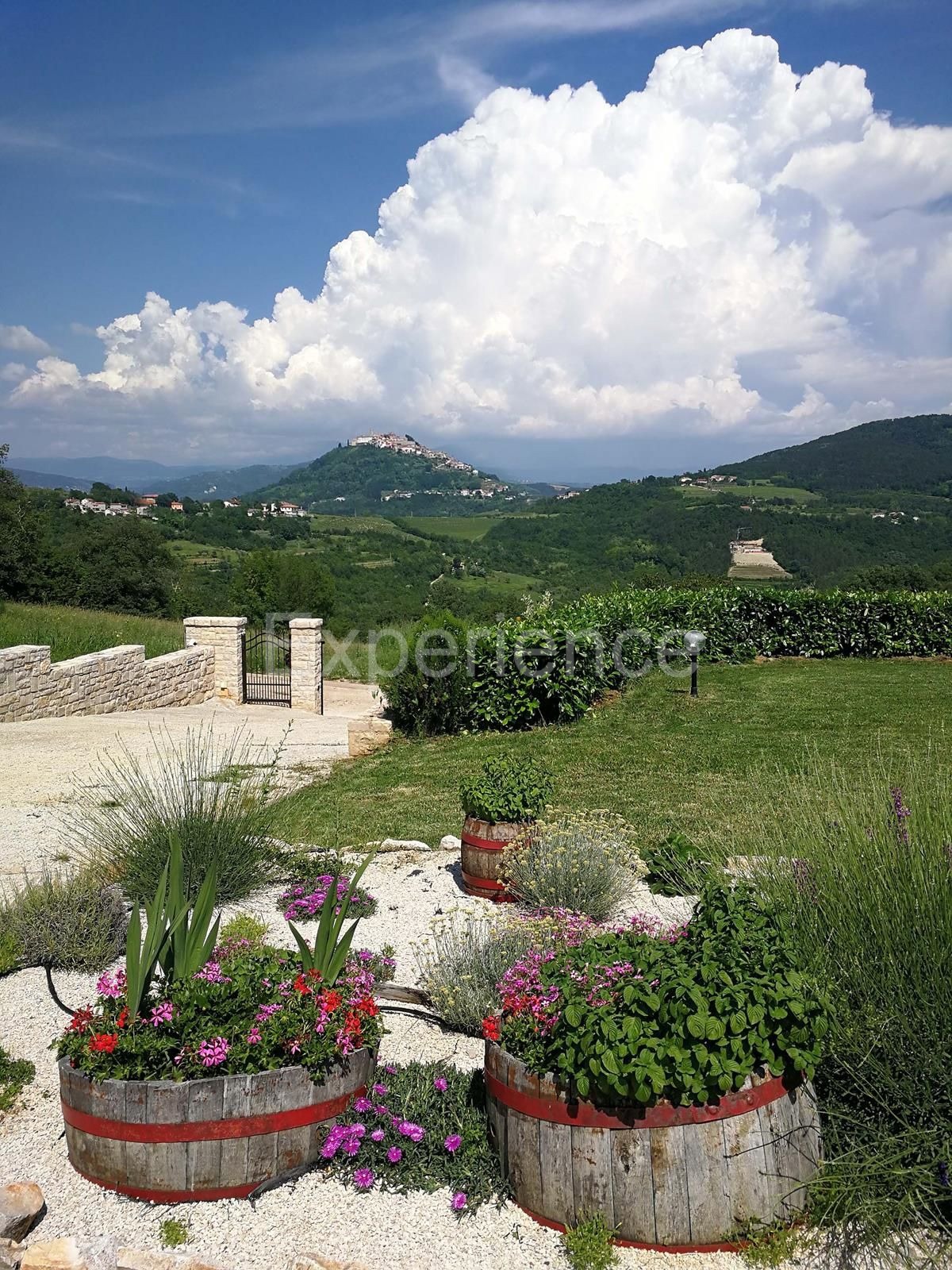 ATTRAENTE! Terreno edificabile con VISTA APERTA SU MONTONA