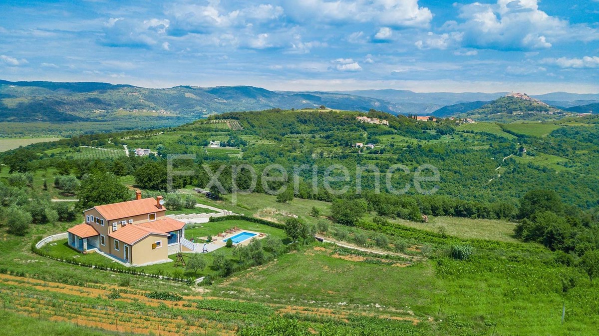ATTRAENTE! Terreno edificabile con VISTA APERTA SU MONTONA