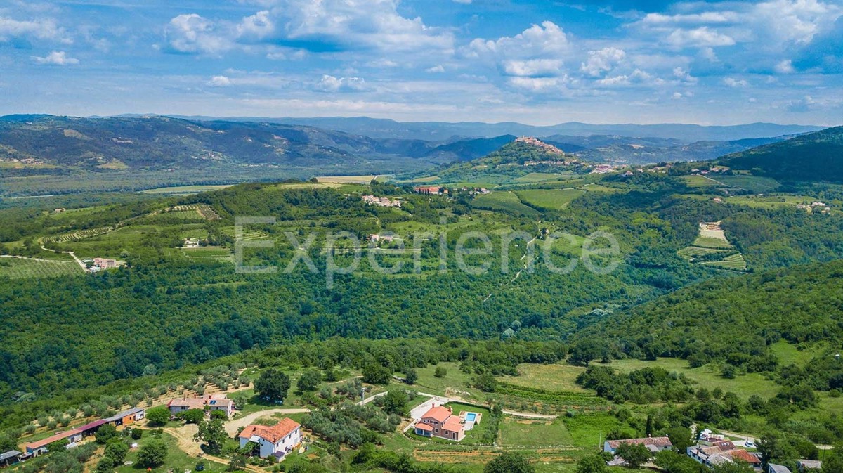 ATTRAENTE! Terreno edificabile con VISTA APERTA SU MONTONA