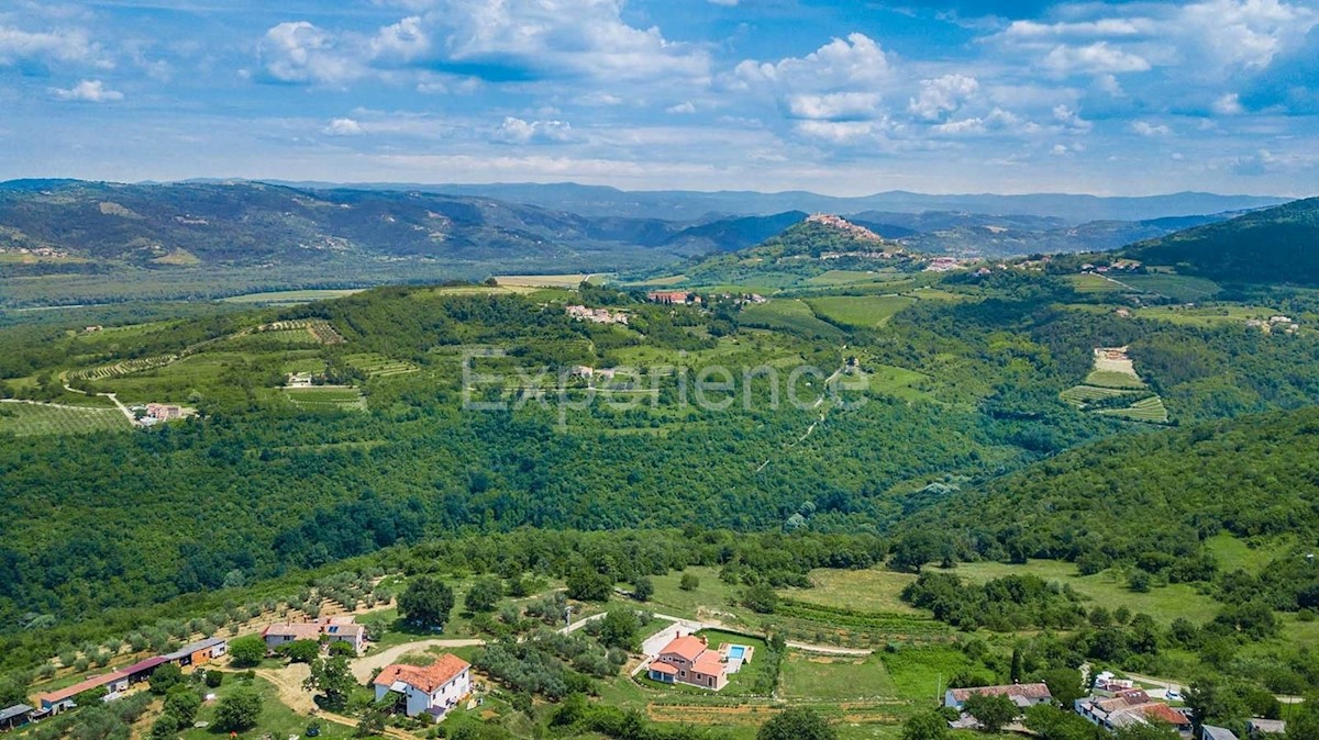 ATTRAENTE! Terreno edificabile con VISTA APERTA SU MONTONA