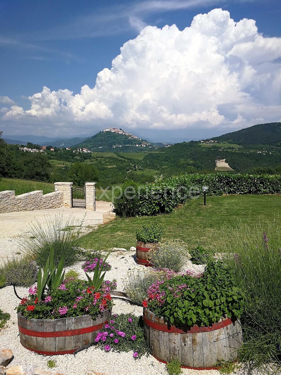 ATTRAENTE! Terreno edificabile con VISTA APERTA SU MONTONA