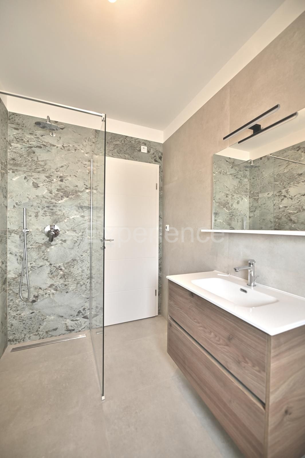 Istria, Umago - a circa 2 km dal mare, appartamento in un edificio nuovo, 1. piano