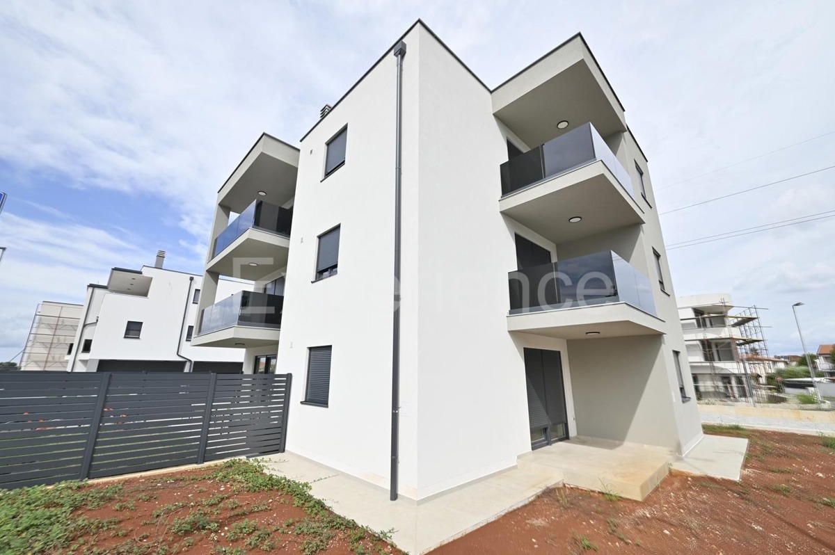 Istria, Umago - a circa 2 km dal mare, appartamento in un edificio nuovo, 1. piano