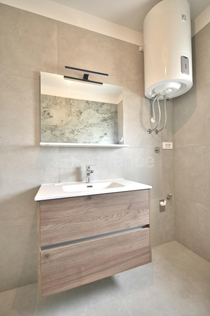 Istria, Umago - a circa 2 km dal mare, appartamento in un edificio nuovo, 1. piano