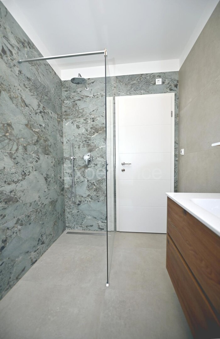 Istria, Umago - a circa 2 km dal mare, appartamento in un edificio nuovo, 1. piano