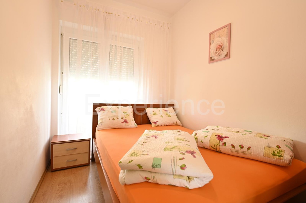 Parenzo - a circa 1.000 m dalla spiaggia, edificio residenziale con 7 appartamenti!