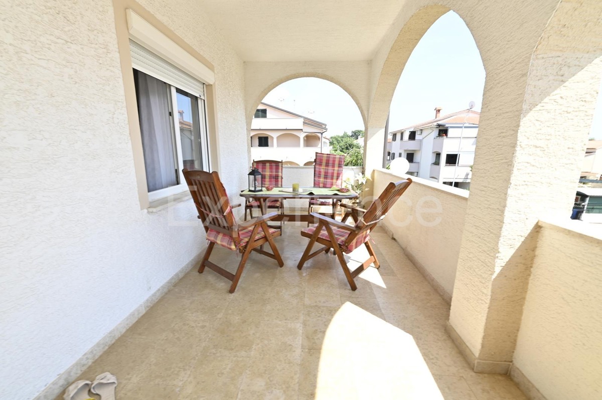 Parenzo - a circa 1.000 m dalla spiaggia, edificio residenziale con 7 appartamenti!