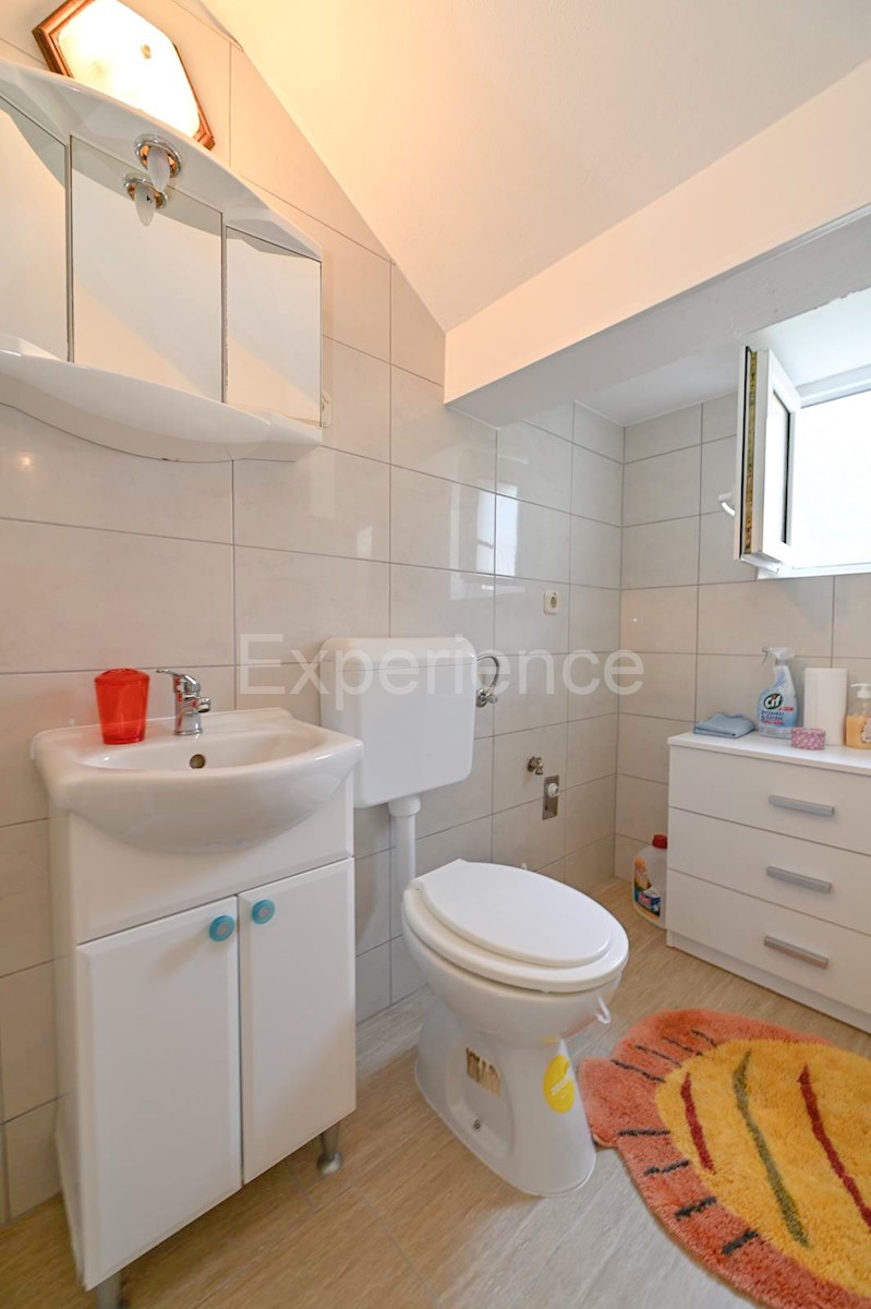 Parenzo - a circa 1.000 m dalla spiaggia, edificio residenziale con 7 appartamenti!