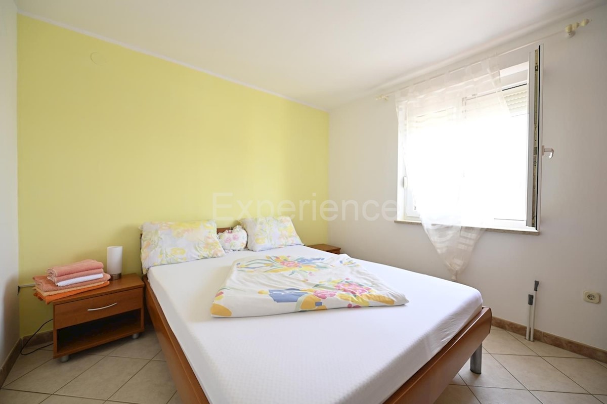 Parenzo - a circa 1.000 m dalla spiaggia, edificio residenziale con 7 appartamenti!