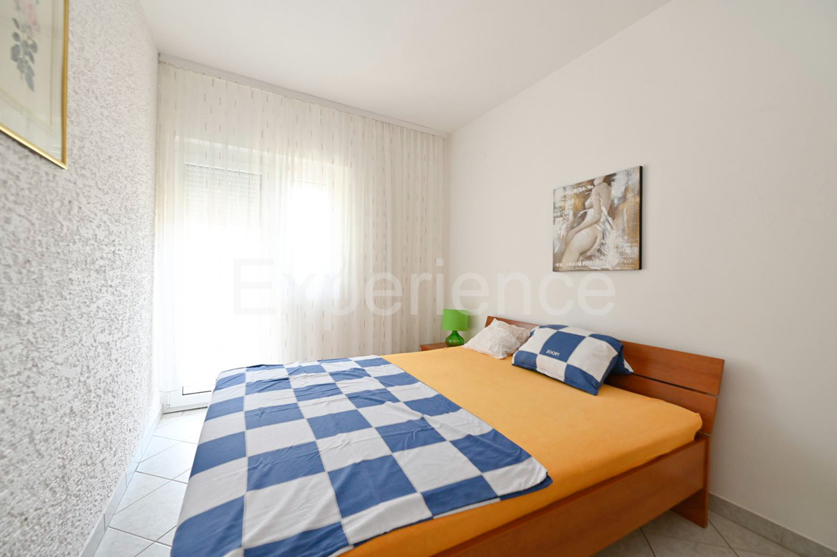 Parenzo - a circa 1.000 m dalla spiaggia, edificio residenziale con 7 appartamenti!