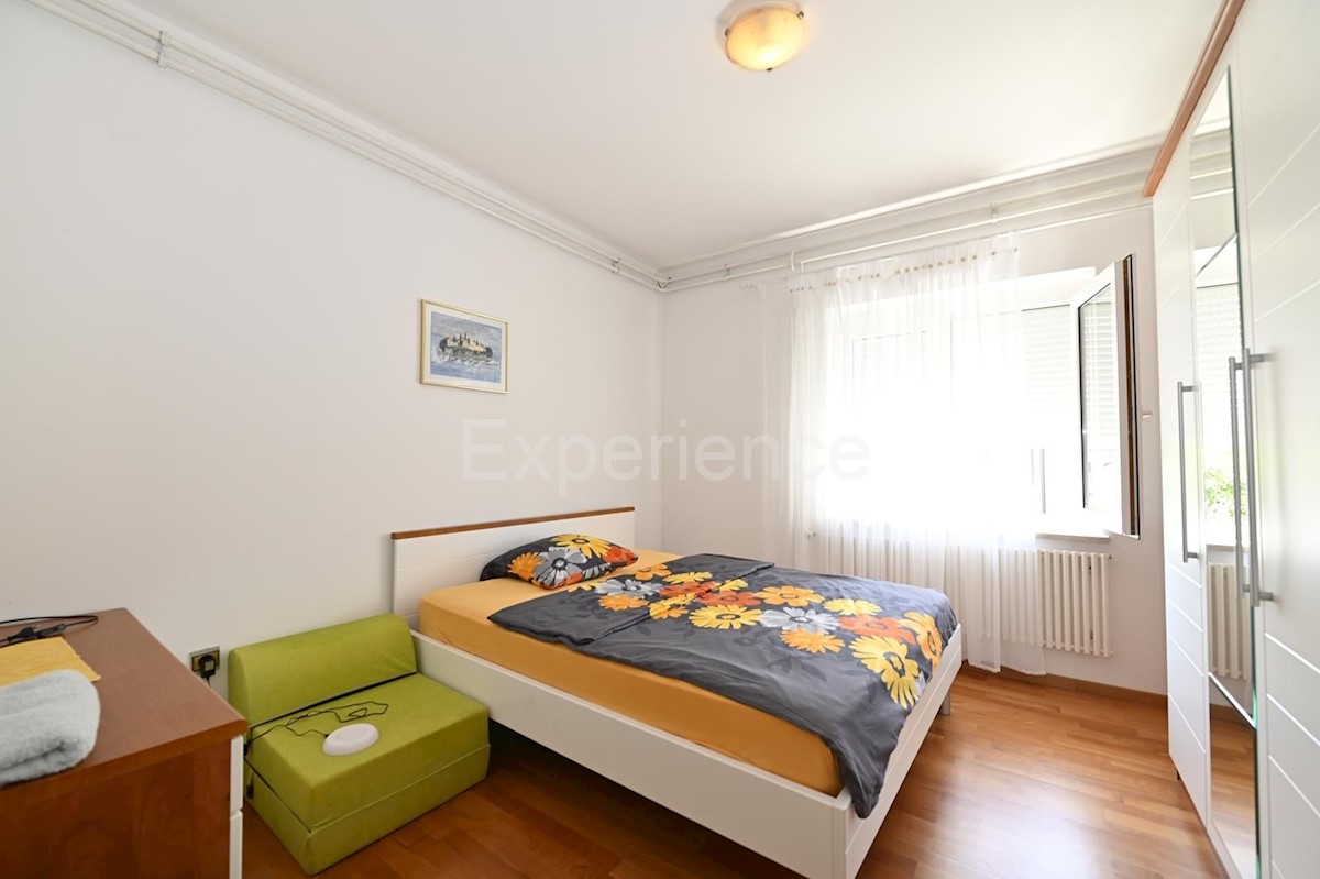 Parenzo - a circa 1.000 m dalla spiaggia, edificio residenziale con 7 appartamenti!