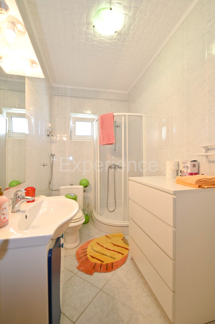 Parenzo - a circa 1.000 m dalla spiaggia, edificio residenziale con 7 appartamenti!