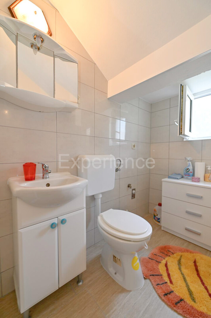 Parenzo - a circa 1.000 m dalla spiaggia, edificio residenziale con 7 appartamenti!