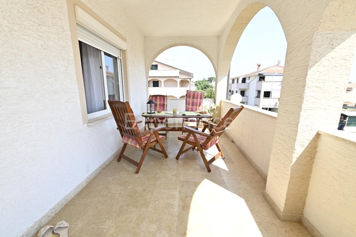 Parenzo - a circa 1.000 m dalla spiaggia, edificio residenziale con 7 appartamenti!