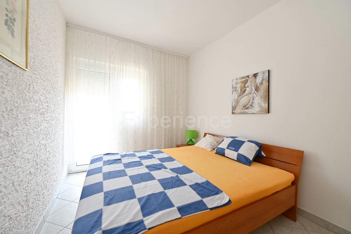 Parenzo - a circa 1.000 m dalla spiaggia, edificio residenziale con 7 appartamenti!