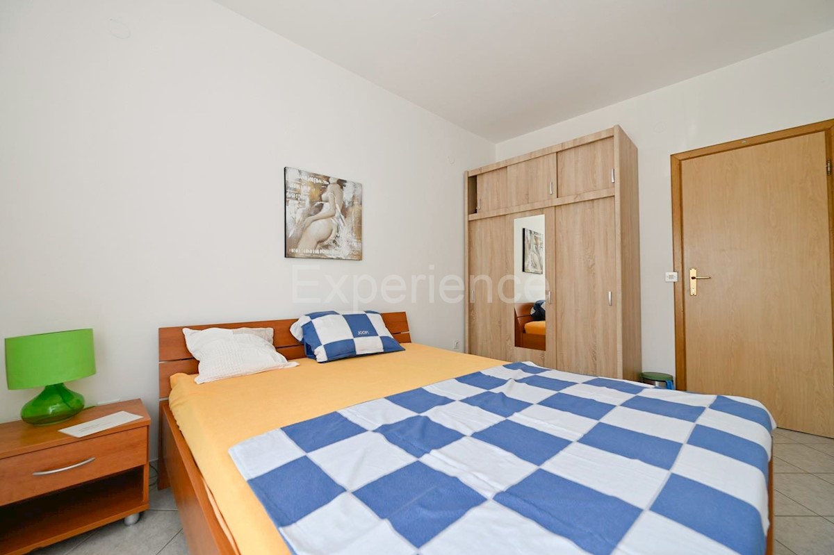 Parenzo - a circa 1.000 m dalla spiaggia, edificio residenziale con 7 appartamenti!