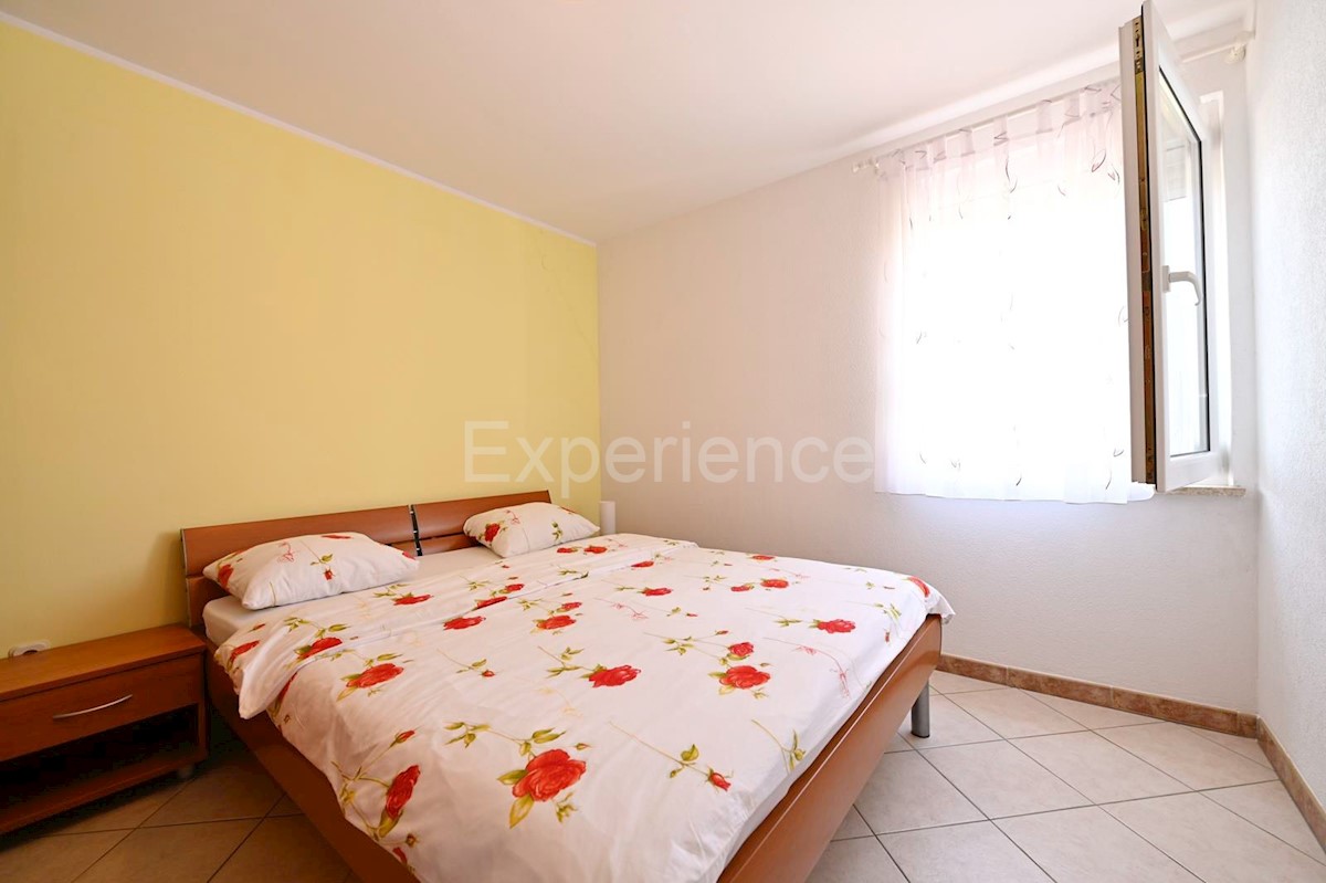 Parenzo - a circa 1.000 m dalla spiaggia, edificio residenziale con 7 appartamenti!