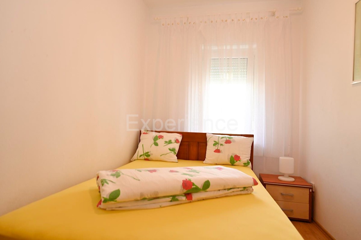 Parenzo - a circa 1.000 m dalla spiaggia, edificio residenziale con 7 appartamenti!