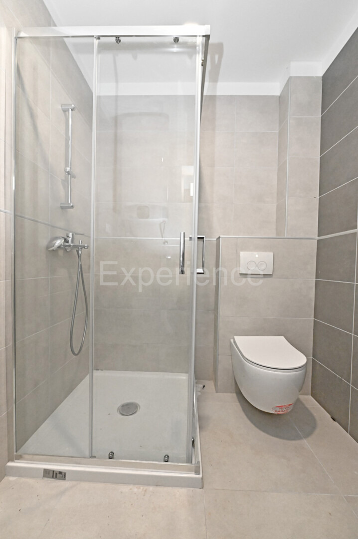 Savudrija – 500 m dalla spiaggia, appartamento al piano terra con giardino e garage!