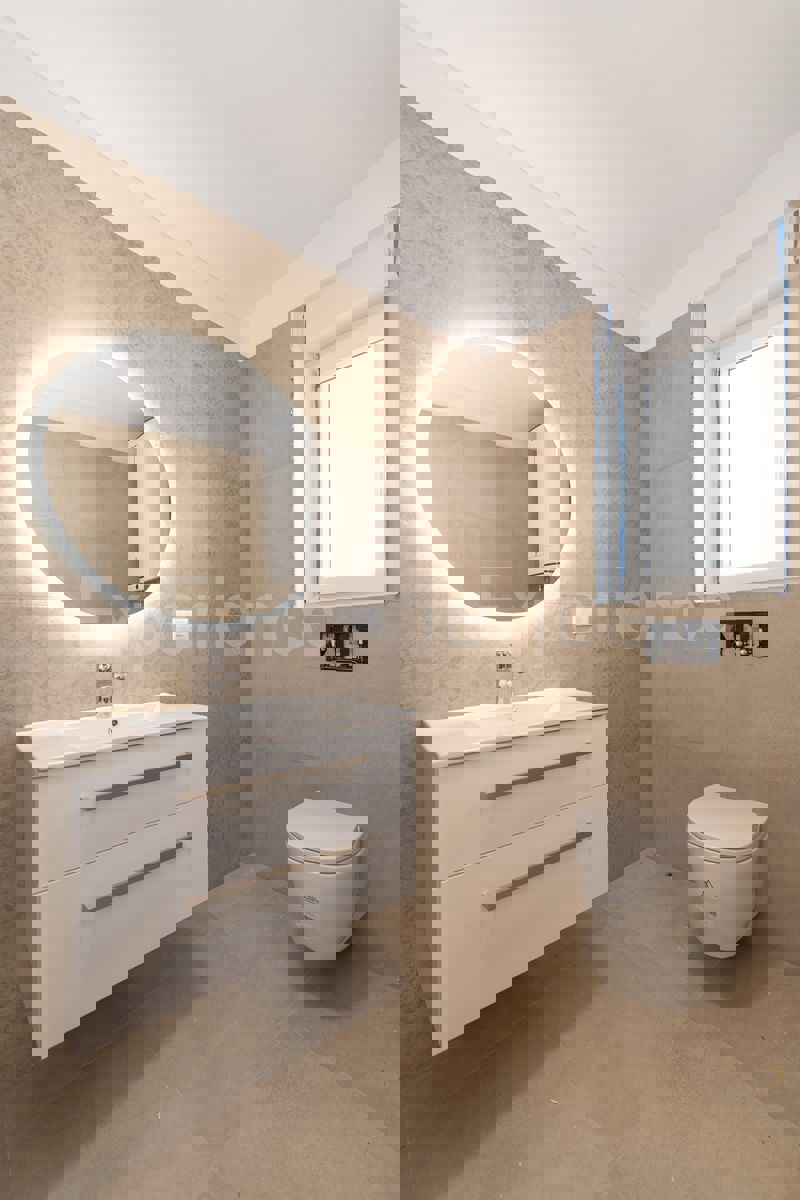 ISTRIA, vicino a Parenzo - appartamento di nuova costruzione con VISTA MARE!