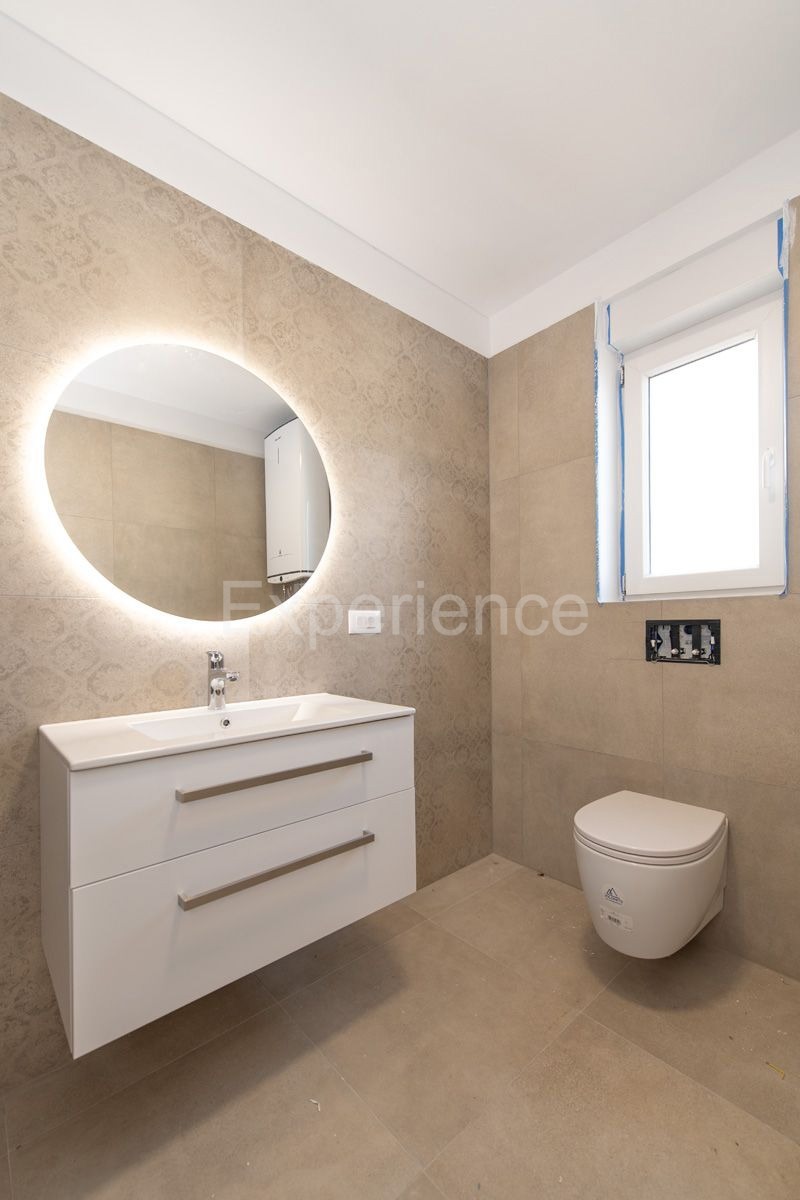 ISTRIA, vicino a Parenzo - appartamento di nuova costruzione con VISTA MARE!