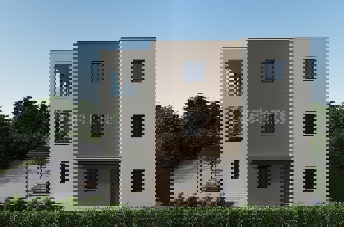 Trilocale con terrazza – 1° piano, Parenzo, 600 m dal mare